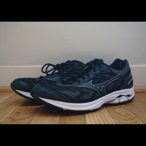 Men’s Mizuno Wave Rider 21 – Sz 11.5us / 45eu